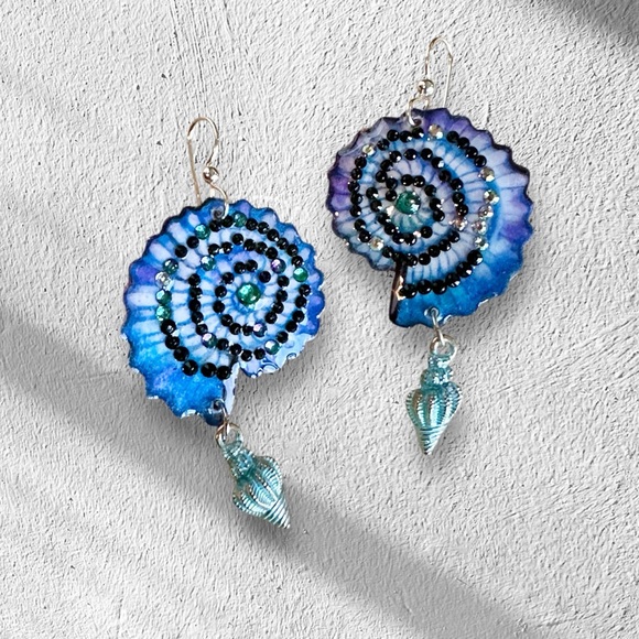 Swirled seashell handpainted earrings light w crystals and shell charm OOAK - Picture 3 of 6